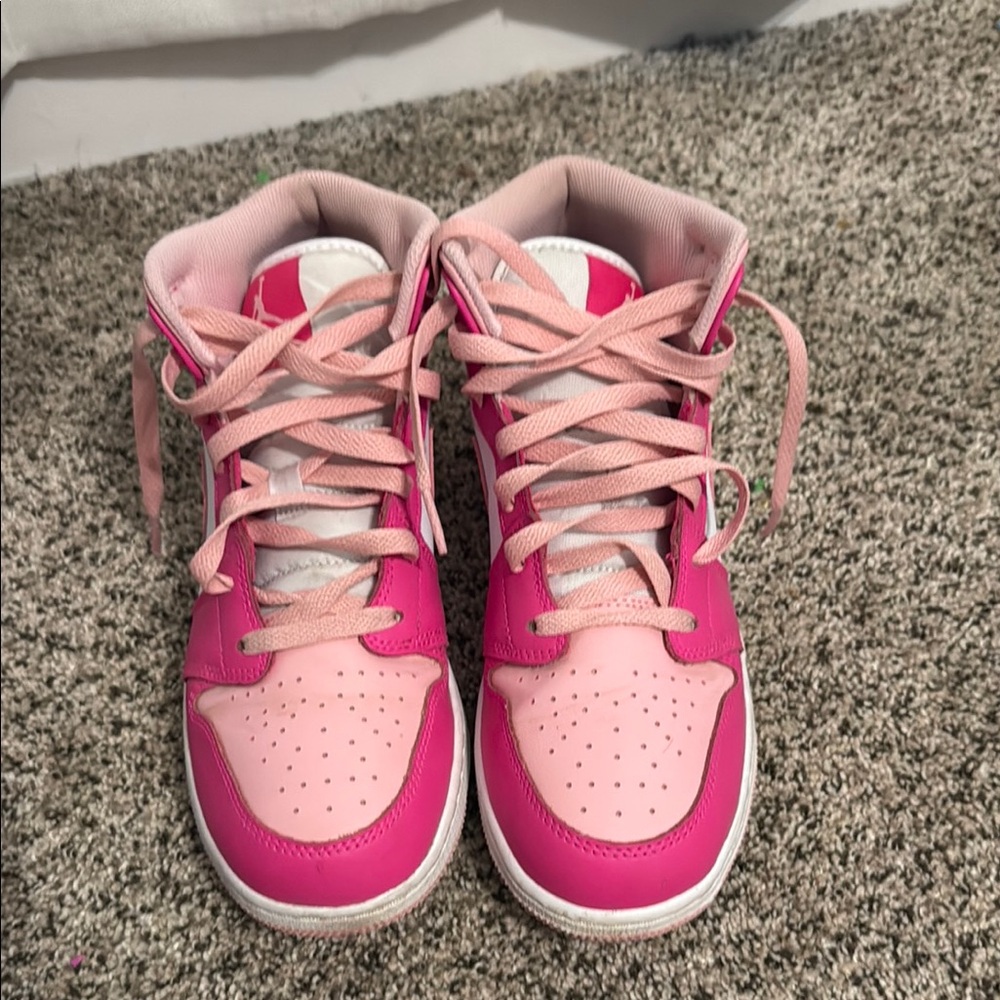 Nike Pink High-Top Sneakers Vibrant Design